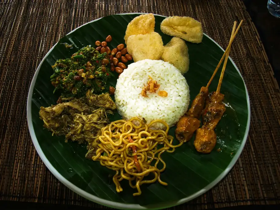 BaliTripTop's Blog Thumbnail Image - A Taste of Bali: Food Guide for First-Timers
